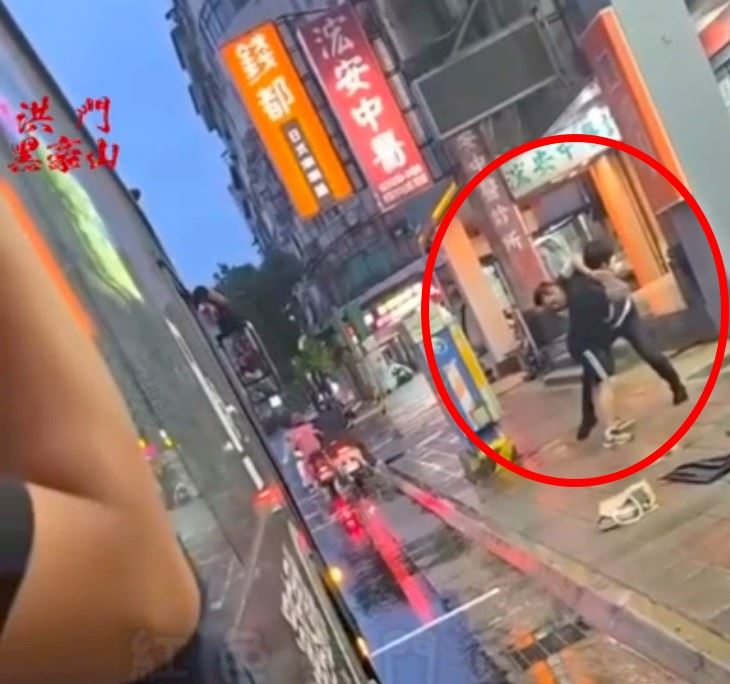 桃園客運劉姓司機懷疑學生逃票，不滿被護航的學生嗆聲，出手打人。（圖／翻攝畫面）