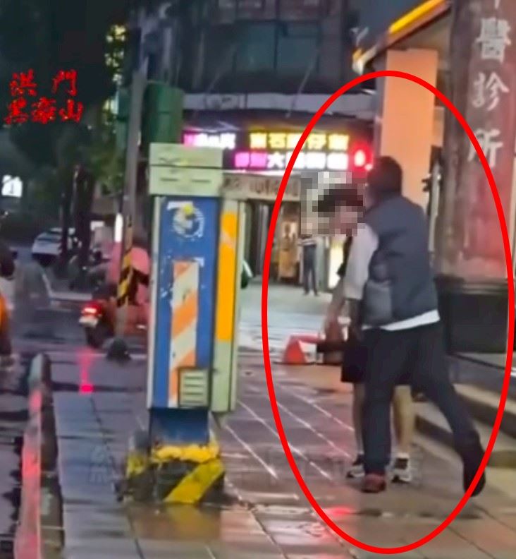 劉姓司機都朝學生頭部攻擊。（圖／翻攝畫面）