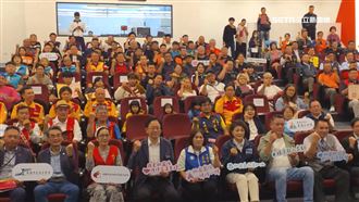 各界無私馳援！張善政表揚花蓮救災英雄