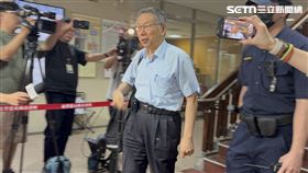 ▲柯文哲離開法院時，對於媒體追問，表示檢方根本在搞「文字獄」。（圖／記者楊佩琪攝）