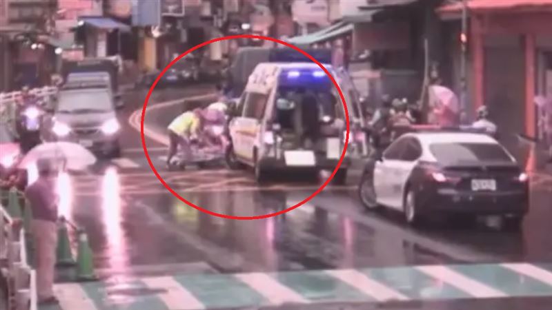 石男疑在車內突發疾病，失去意識前打了最後一通電話給愛女。（圖／翻攝畫面）
