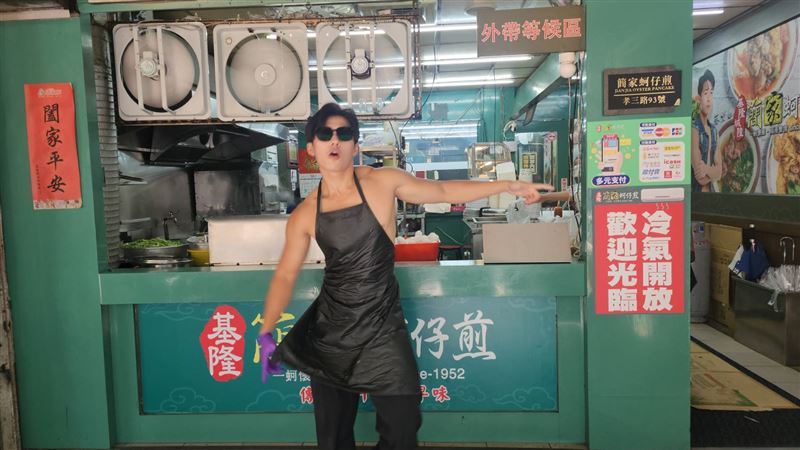 非洲豬瘟侵台！跳舞猛男也無奈，基隆知名老店簡家蚵仔煎貼公告限量供應招牌燒賣、紅燒排骨湯。（圖／記者鍾志鵬攝影）