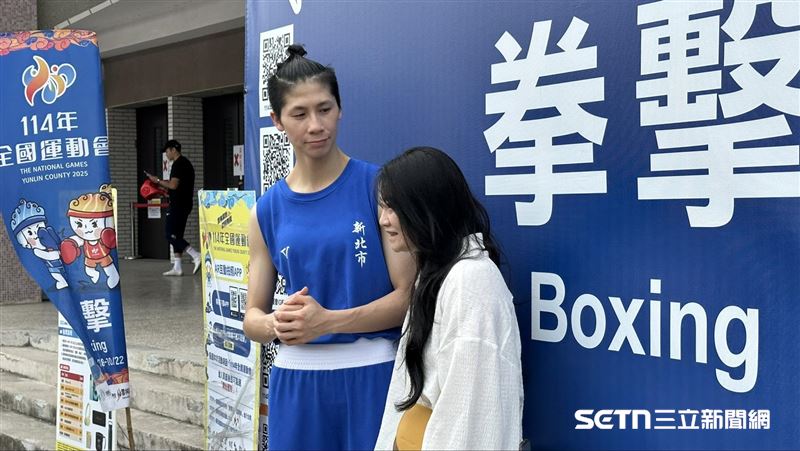 林郁婷人賽後開心跟粉絲合影。（圖／記者蔡厚瑄攝影）