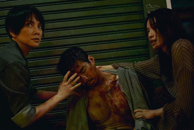 舒淇、李心潔、傅孟柏挑戰極限演出 《回魂計》動作、虐戲全上線。（圖／netflix提供）