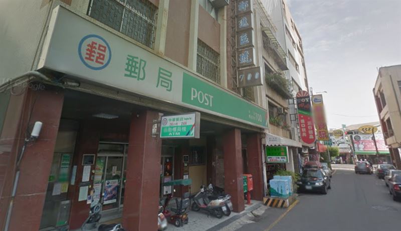 擁有百年歷史的台南老郵局「興華街郵局」即將收掉，業務併到附近的成功路郵局。（圖／翻攝自Google街景）