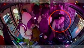 桃園客運,高中生,司機,投錢（圖／翻攝畫面）