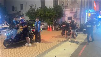 楊梅環警聯手稽查改裝車 駕駛恢復原廠配件仍因1事挨罰