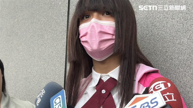 金髮yuki偽造文書案開庭！染黑髮穿水手服