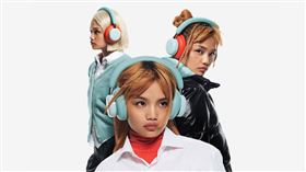 CMF Headphone Pro單次充電可連續播放100小時，快充5分鐘即可使用4小時，完整充電約2小時，同時支援Type-C to Type-C反向充電，隨時補足電量。