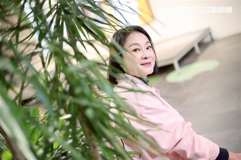 陸小芬在大愛新戲《接住流星的人》中飾演「江柑師姑」，接受《三立新聞網》專訪。（圖／記者鄭孟晃攝影）