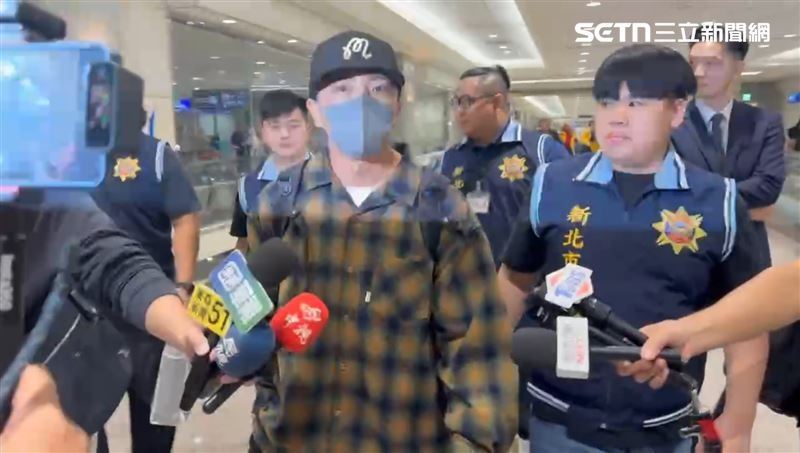 美女律師李怡貞狂讚檢察官粘鑫:「真的不輸給韓劇裡面的檢察官。」(圖/記者鄭孟晃攝影)