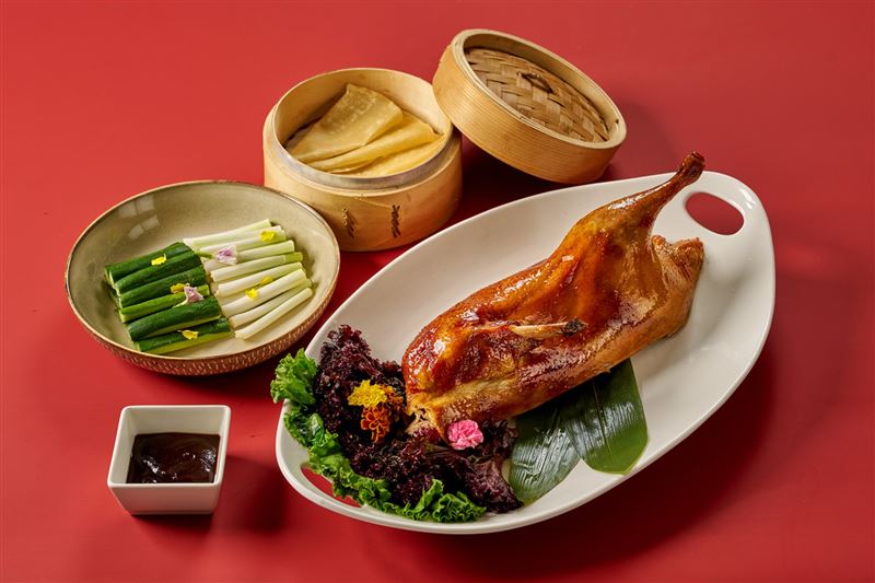 瀚寓酒店「鴨」軸登場!臻味之旅再升級,入住菁英套房享紅樓烤鴨饗宴。(圖/飯店旅宿業者提供)