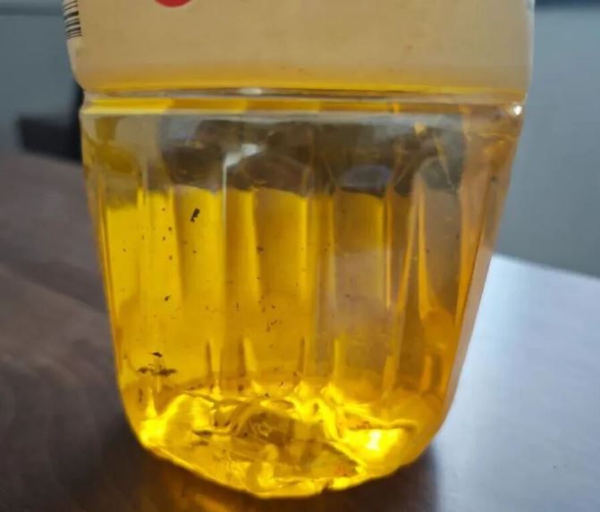 警方調查，店家涉嫌用「王水」，溶走婦人金鐲內的黃金。（圖／翻攝自《極目新聞》）