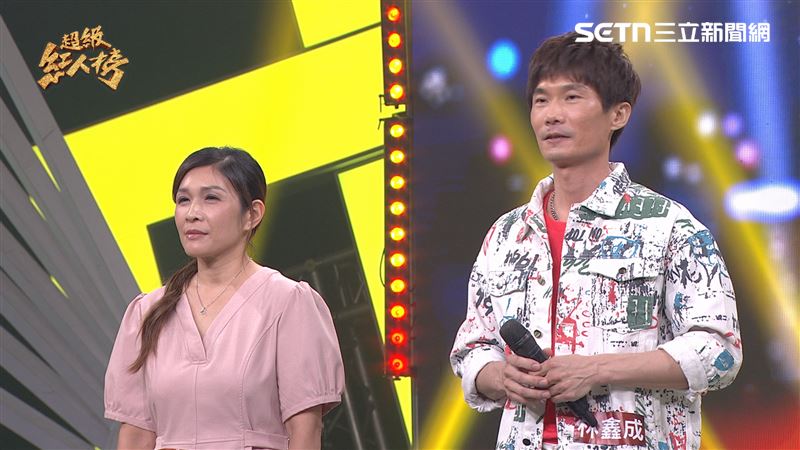 青春組挑戰者郭慧昭演（左）候選人林鑫成（右）。（圖／超級紅人榜提供）