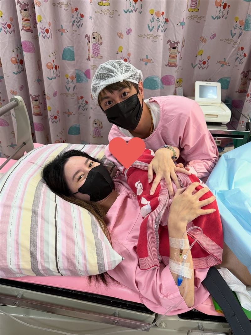 儒哥宣布衣衣順產喜訊。（圖／翻攝自儒哥IG）