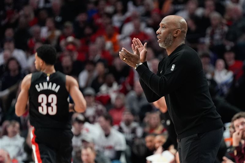 NBA表示，波特蘭拓荒者總教練畢拉普斯（圖）與邁阿密熱火後衛羅齊爾因涉嫌非法賭博被捕。（圖／美聯社／達志影像）