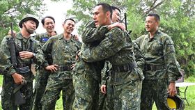 蓋瑞(左起)、黃鐙輝、孫綻、林亭翰、阿夫、孫其君，五百障礙鑑測順利結束。(圖／台視提供)

