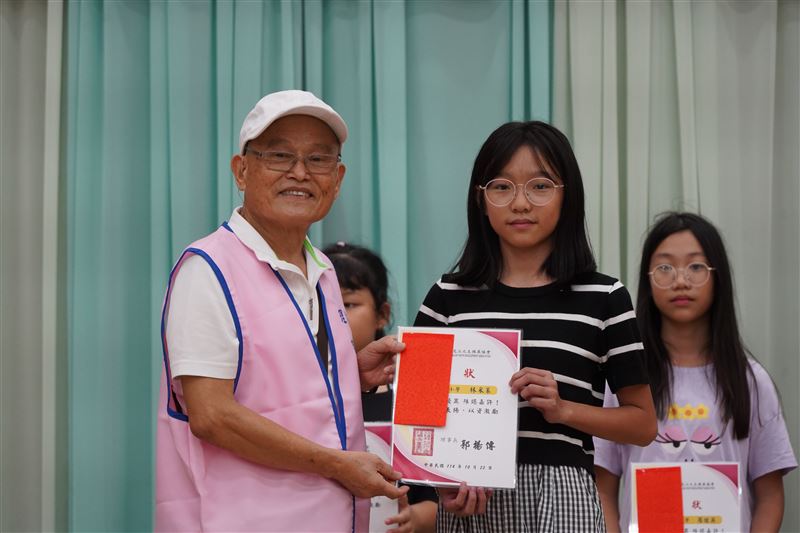 花工之友頒獎助學金　用行動關懷花蓮學子多元發展