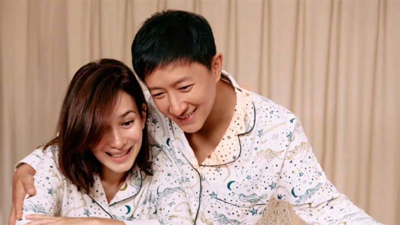 大咖男星妻順產二寶　一家四口同框超溫馨