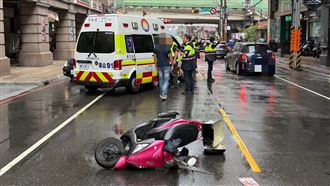 新／恐怖！天降紗窗　倒楣女騎士被砸送醫