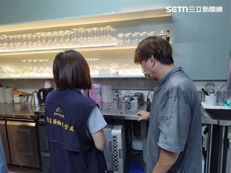 台中知名法餐疑似爆發食物中毒，10名客人用餐後上吐下瀉送醫。（圖／台中市府食安處提供）