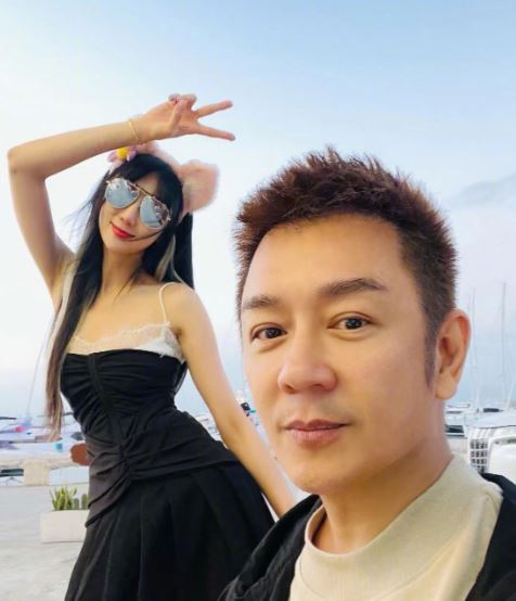 陳浩民（右）、蔣麗莎（左）夫妻倆一起出席活動。（圖／翻攝自陳浩民微博）