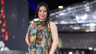 劉品言裸肚現形　懷胎8月小腿纖細秘訣曝