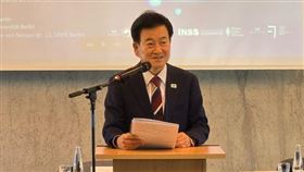 南韓統一部長鄭東泳曝，北韓有跡象在為與美會晤準備。（圖／翻攝自대한민국 통일부臉書）