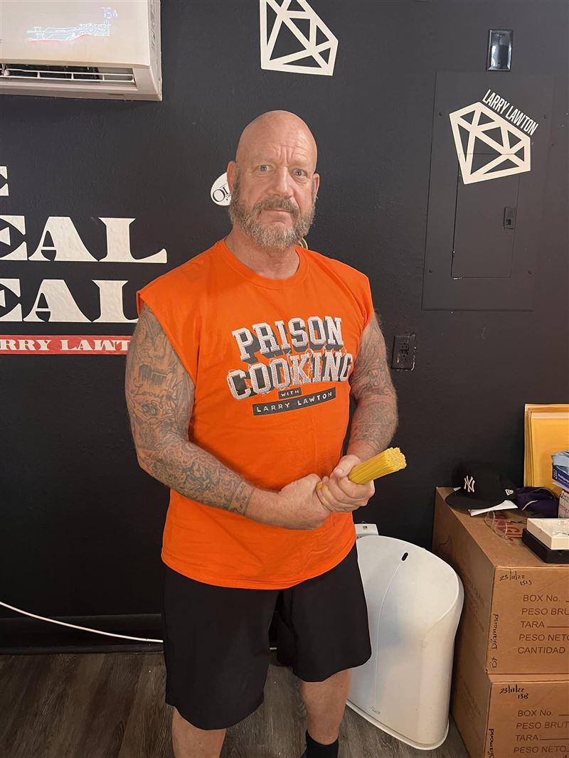 美國賊王勞頓曾是惡名昭彰的珠寶大盜，砲轟羅浮宮竊案是「業餘白癡」。（圖/翻攝Larry Lawton Jewel Thief 臉書）