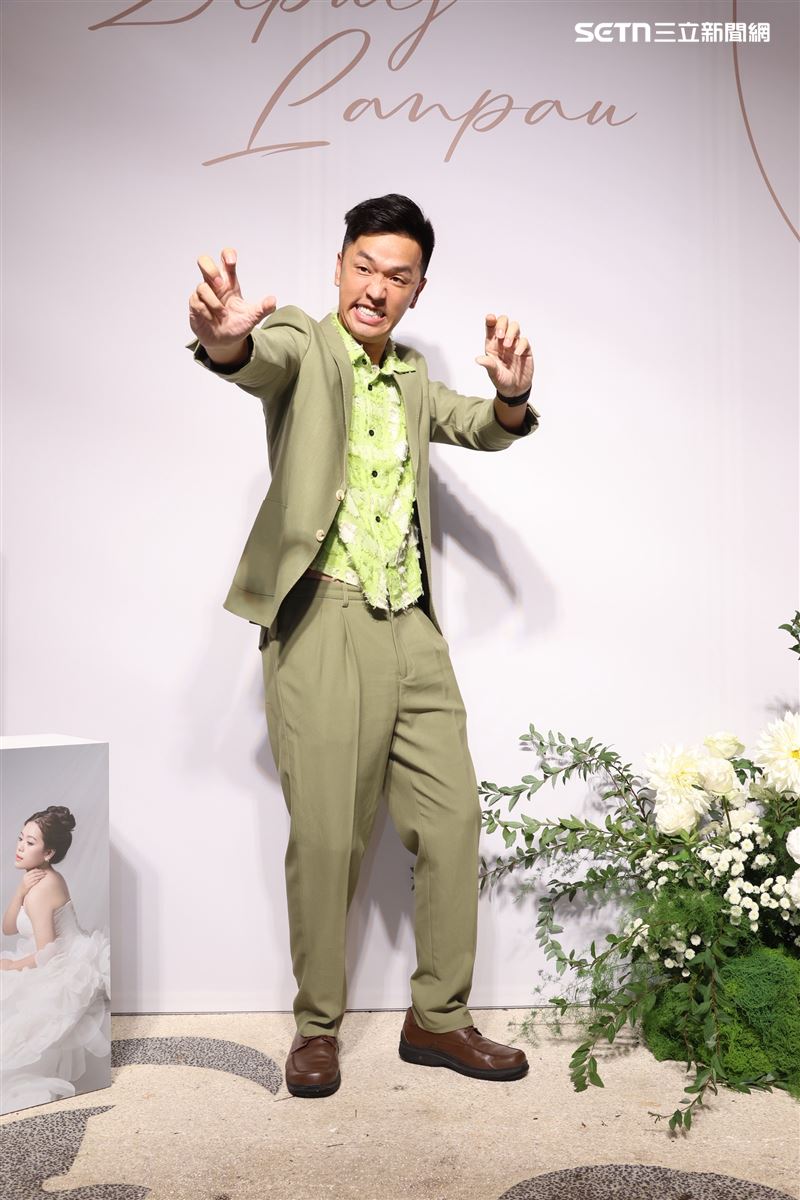 香蕉擔任婚禮總召親力親為。（圖／記者鄭孟晃攝影）