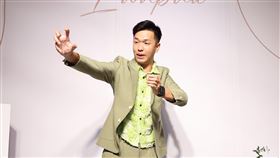 香蕉、黃國倫、寇乃馨、黃鐙輝等人參加逸祥婚禮。（圖／記者鄭孟晃攝影）