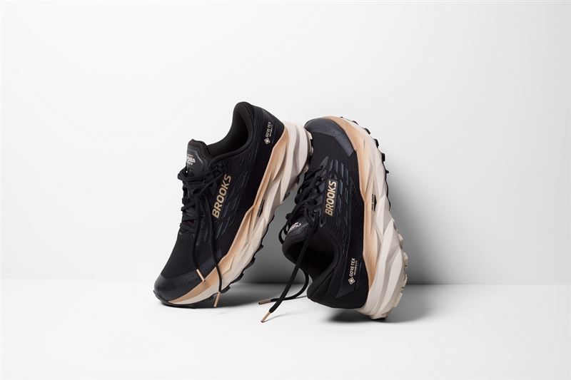 BROOKS Cascadia 19 GTX泥濘路面依然穩定抓地。（圖／品牌業者提供）