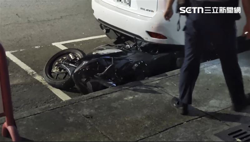 台中今(25)日凌晨發生一起嚴重車禍。(圖/翻攝畫面)