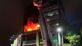 桃園,龜山,透天民宅,大火,聖保祿醫院。（圖／翻攝畫面）