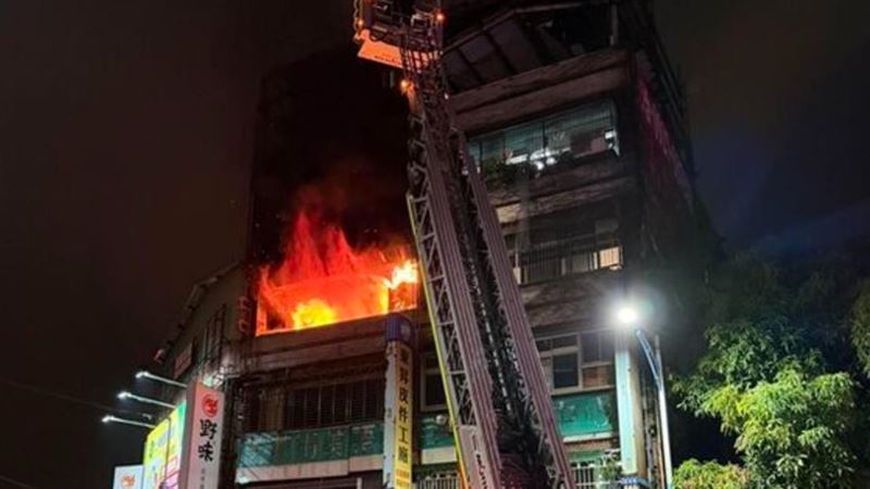 桃園龜山區萬壽路二段,一處透天民宅4樓傳出火警。(圖/翻攝畫面)
