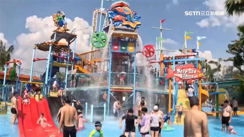 高雄水樂園升級回歸　連假首日湧近5千人