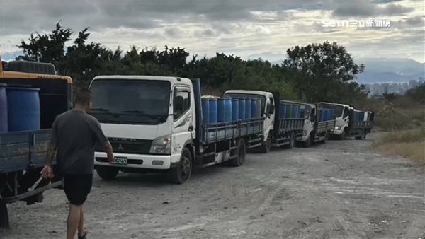 廚餘車排隊等進掩埋場