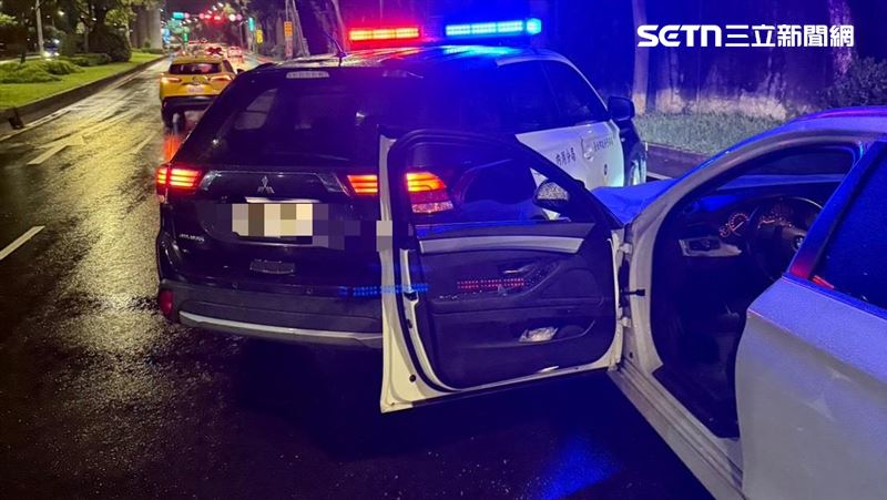 劉男酒後開車行經堤頂大道一段時昏睡3分鐘遭逮。(圖/翻攝畫面)