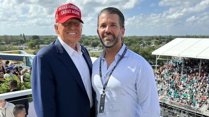 川普與長子小唐納(Donald Trump Jr.)。(圖/翻攝自真相社交 @DonaldJTrumpJr)