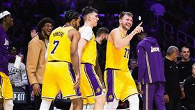 獨行俠後悔了嗎？東契奇開季兩戰轟破40分