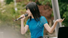 白安邀歌迷路邊野餐。（圖／相信音樂提供）