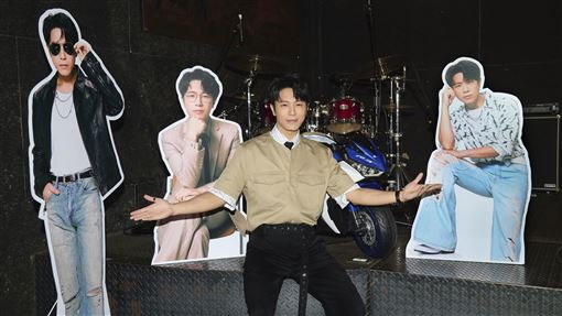 韋禮安唱一半…「百萬流量網紅」突衝上台