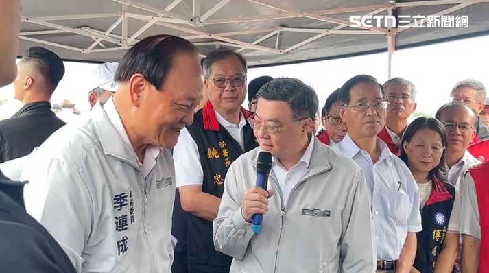卓揆視察馬太鞍溪當面謝季連成:感觸良多