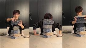 這場僅持續約17分鐘的直播，吸引千萬人次觀看，內容卻讓人感到不安，易烊千璽全程表情低落，幾乎沒有與粉絲互動，更不見任何預設橋段，他默默將石頭一塊塊堆疊，口中只淡淡吐出「好無聊」幾個字。（圖／翻攝自易烊千璽IG）