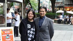 李興文、邱瓈寬寬姐帶領小可樂果劇團演出反詐騙快閃劇。（圖／記者鄭孟晃攝影）