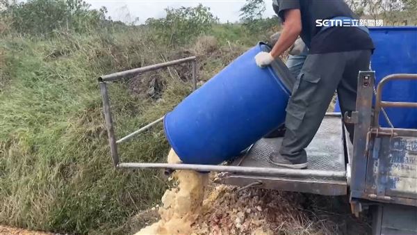 廚餘被倒入大坑洞