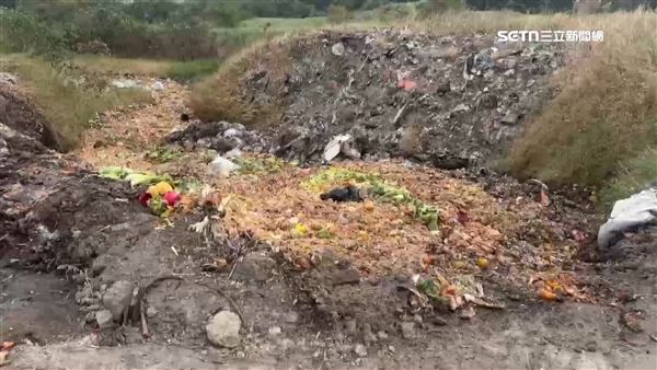 廚餘送往掩埋場露天堆置掩埋，引起民代抨擊