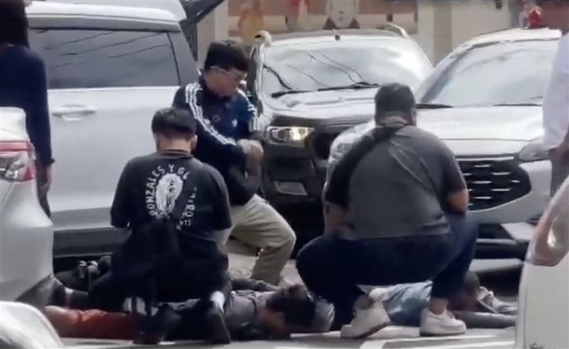 越南籍移工殺害同鄉後逃亡,警方循線在太平逮捕相關涉案人。(圖/翻攝自社會事新聞影音)