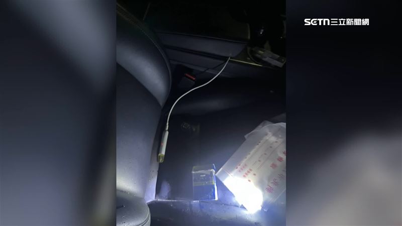 警方在車上搜到作案用的刀子,以及依託咪酯喪屍菸彈