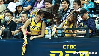 獨／金渡兒初登場不計形象　甩髮干擾罰球